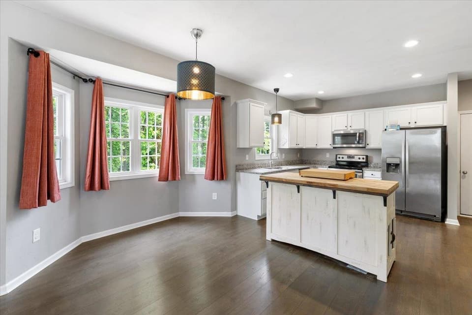 954 Brooklyn Avenue, photo 16 of 40