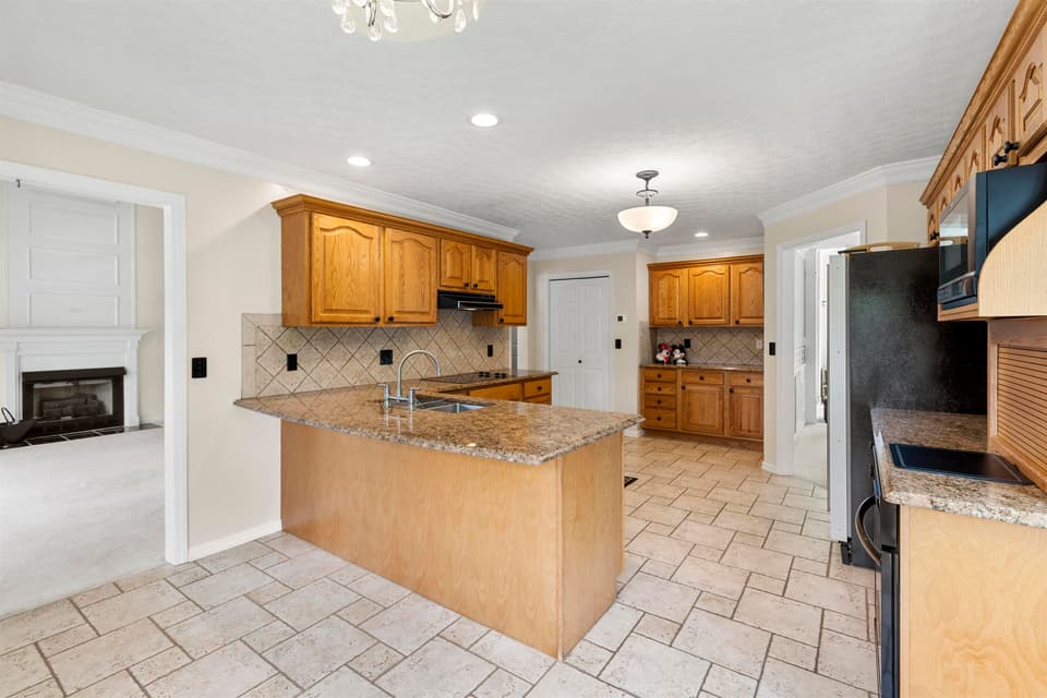 2285 Lubna Drive, photo 17 of 40