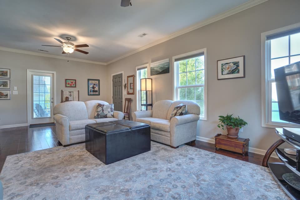 150 Roudabush Drive, photo 10 of 34