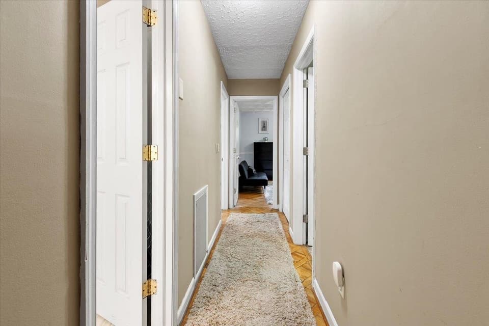 300 Tomahawk Drive, photo 32 of 40