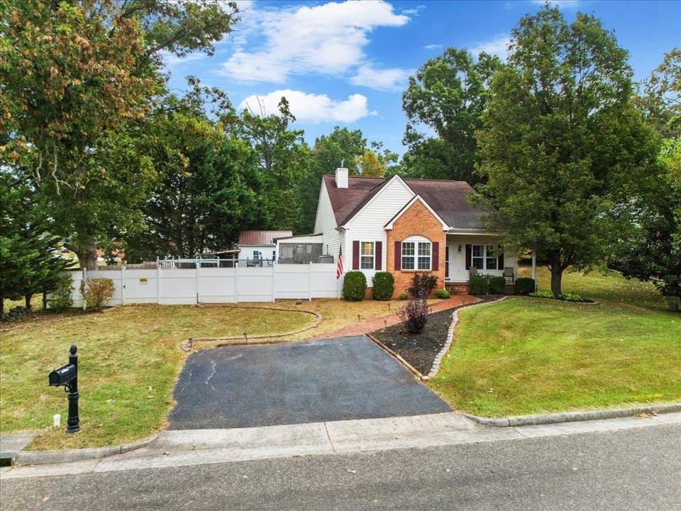 200 Robert Street, Christiansburg, photo 3