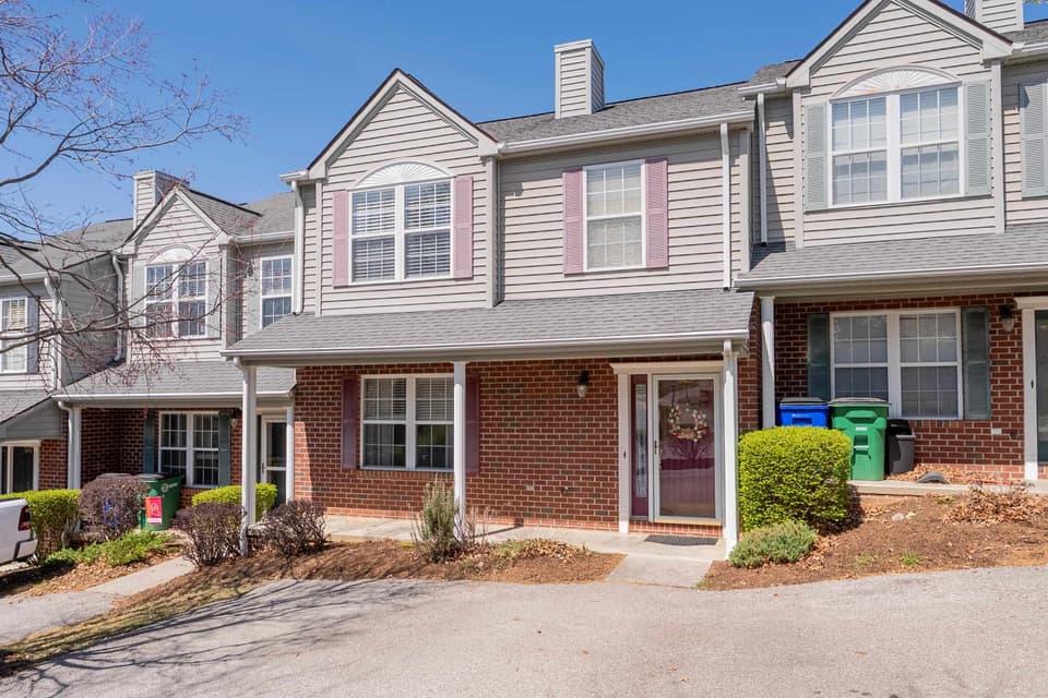 325 Oaktree Boulevard, photo 2 of 35