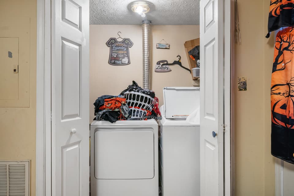 440 Graves Street, photo 6 of 10