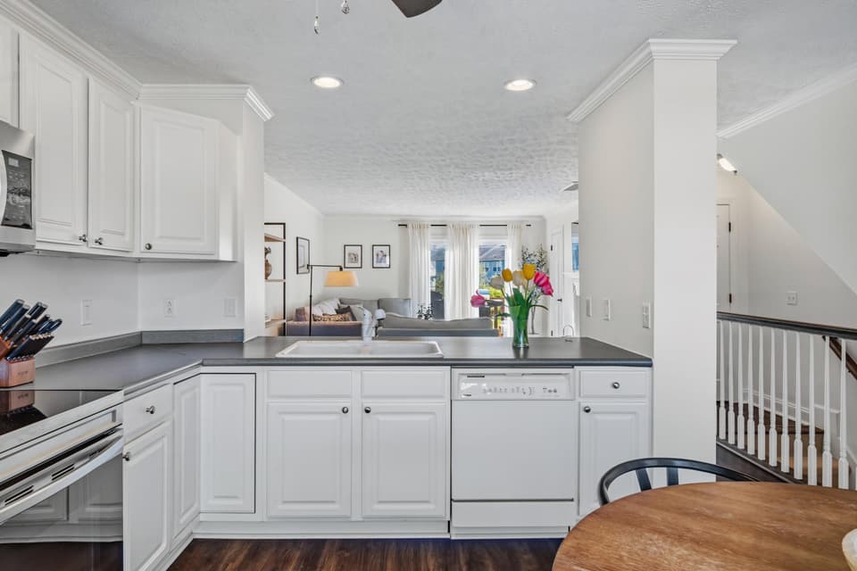145 Blue Leaf Drive, photo 11 of 40