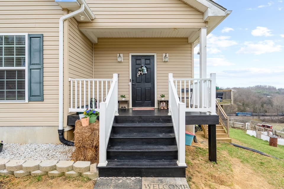 285 Easy Street, photo 4 of 40