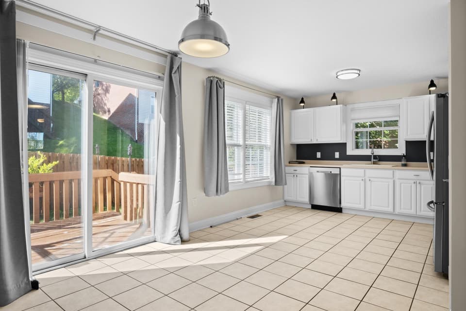 510 Oak Tree Boulevard NW, photo 10 of 33