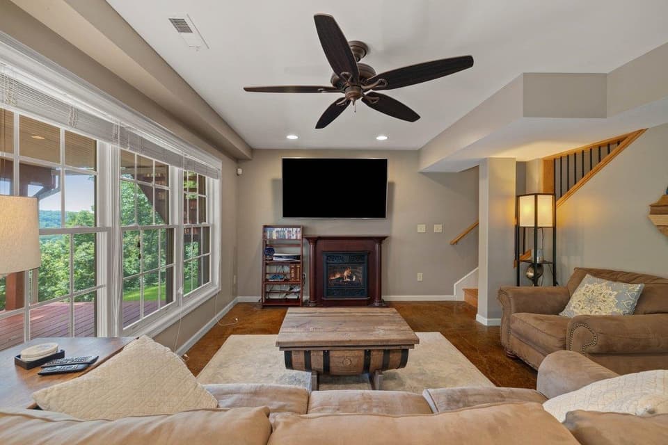 2050 Lubna Drive, photo 28 of 40