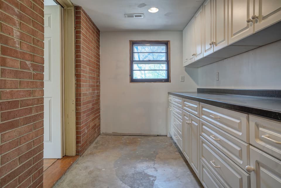 345 Overhill Road, photo 12 of 40