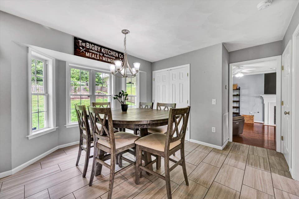 135 Sapphire Avenue, photo 13 of 40