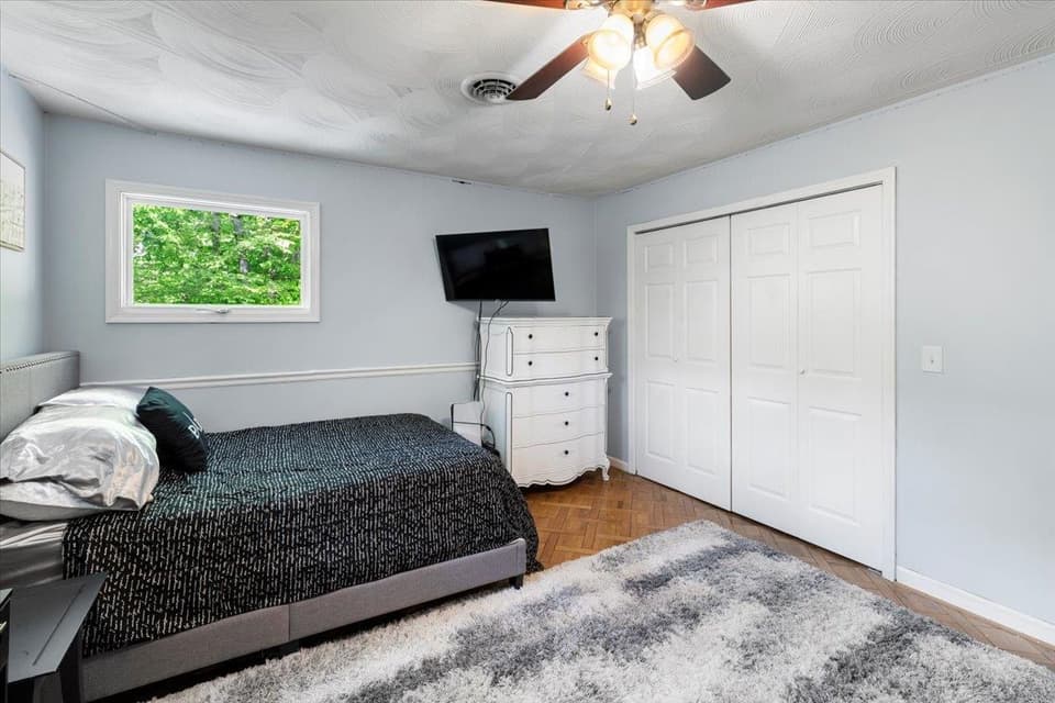 300 Tomahawk Drive, photo 36 of 40