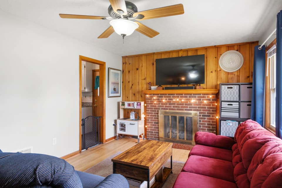 105 Wades Lane, photo 3 of 40
