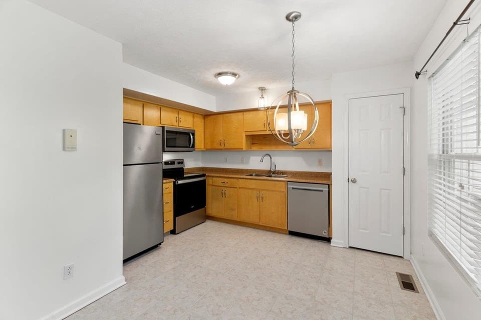 716 Park Street, photo 9 of 31