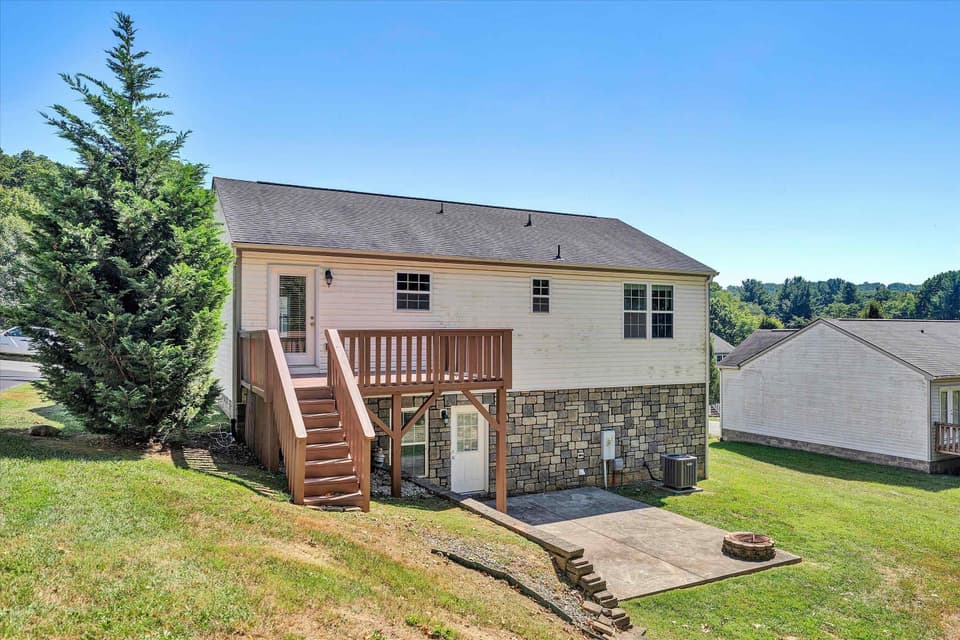 335 Robin Hood Drive, photo 36 of 40