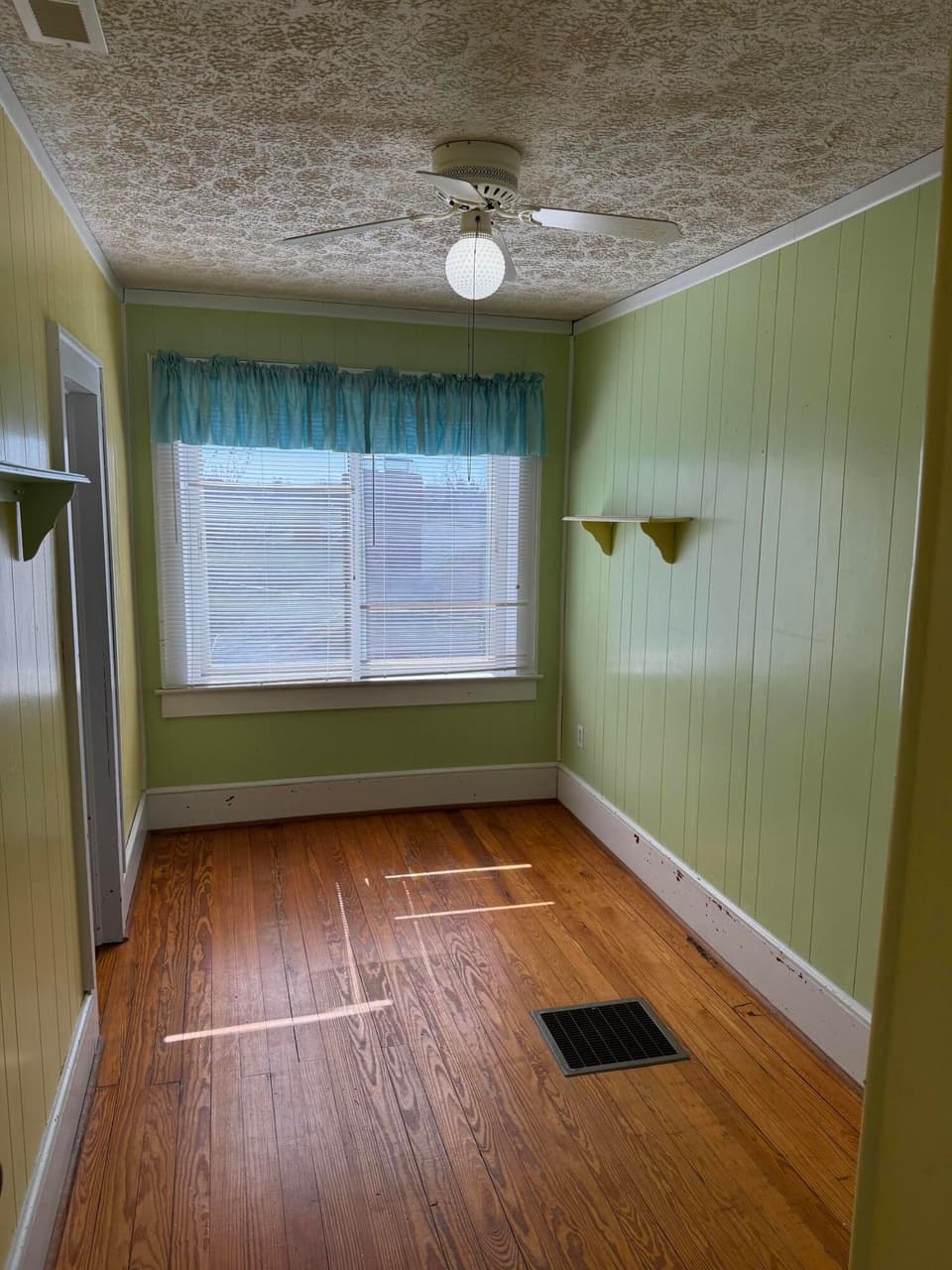612 E Main St 1, photo 23 of 37