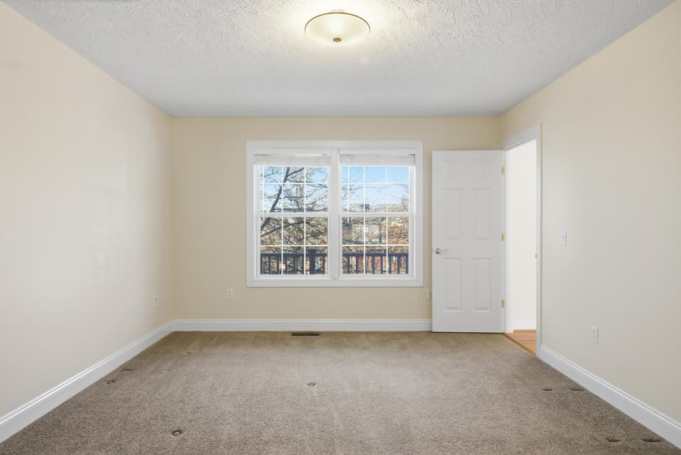 380 Oaktree Boulevard, photo 19 of 40