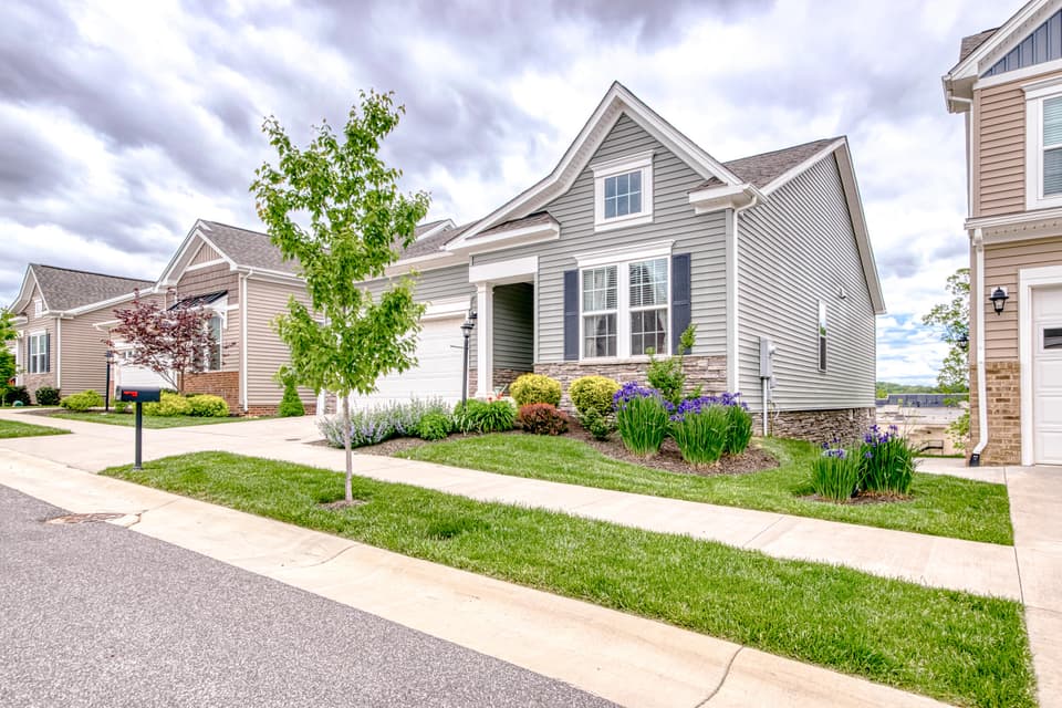 610 Dewdrop Lane, photo 2 of 39