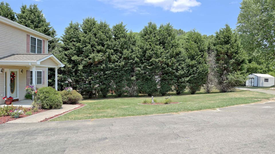 240 Virginian Drive, photo 3 of 40