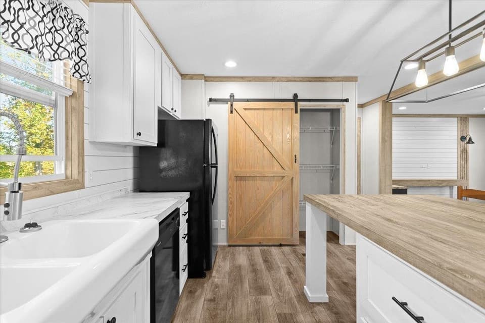 970 Ridgeway Drive, photo 13 of 34