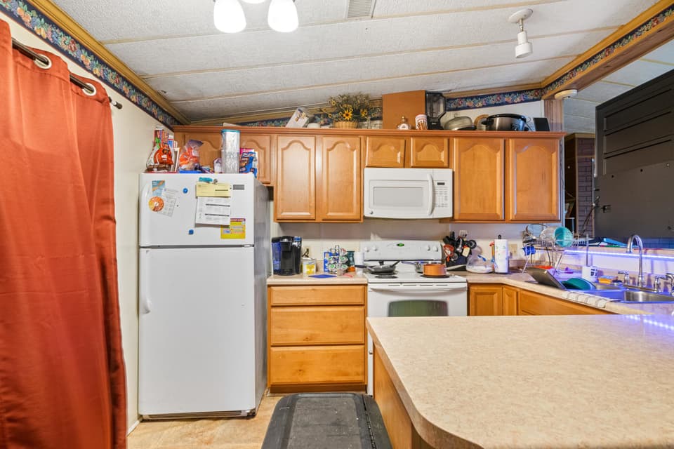 675 Harless Street, photo 8 of 30