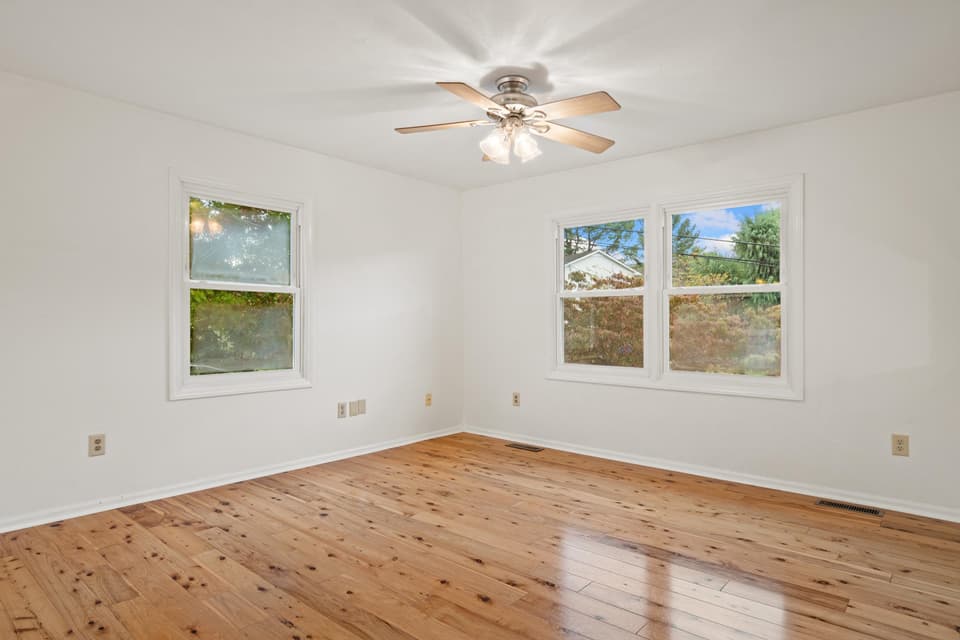 405 Overland Drive, photo 7 of 40