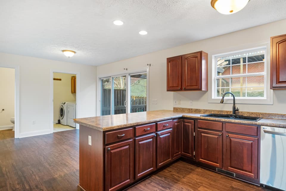 560 Oak Tree Boulevard, photo 17 of 40