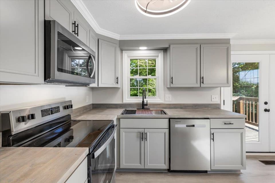 325 Mulberry Drive, photo 9 of 40