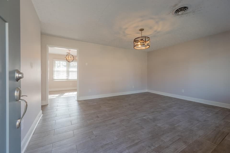 230 Montgomery Street NE, photo 8 of 40