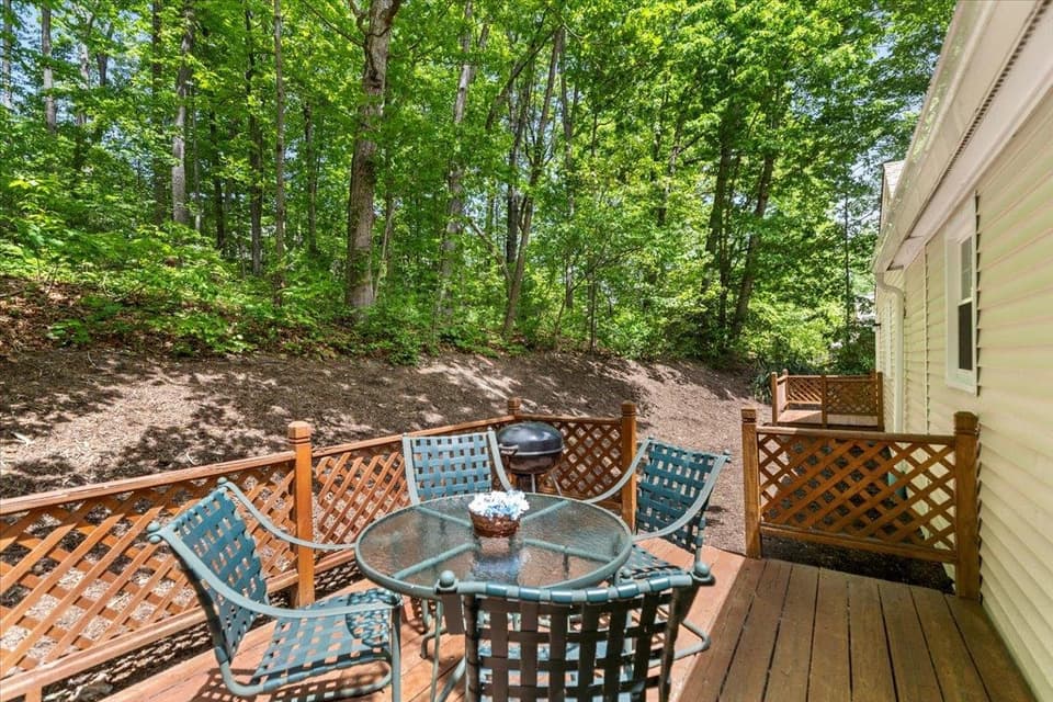 1290 Sherwood Drive, photo 33 of 40