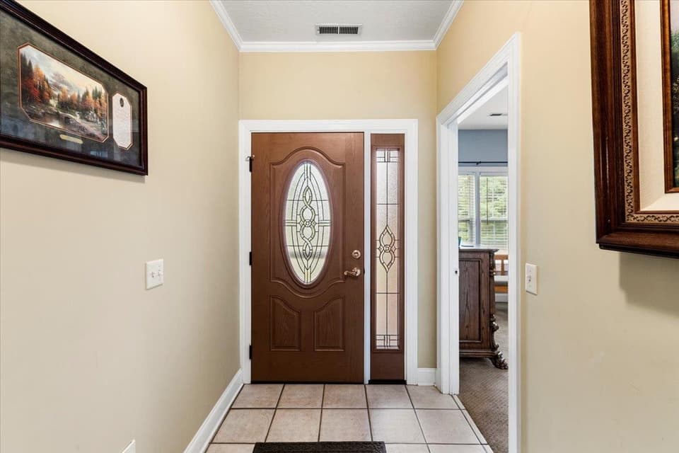 200 Robert Street, photo 11 of 40