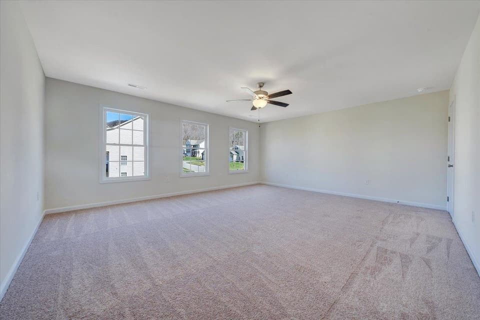 960 Holland Loop, photo 11 of 16