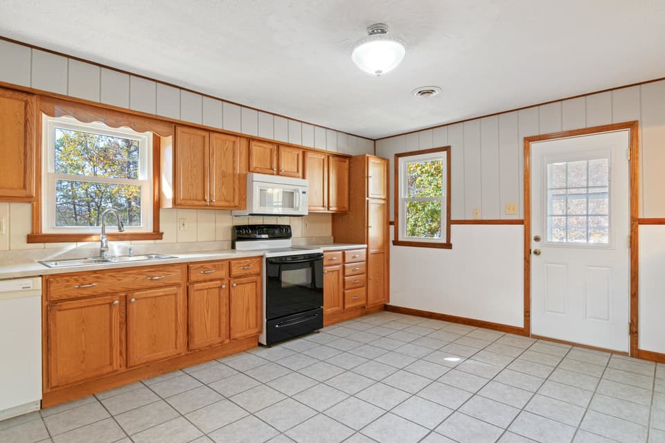 4550 Wayside Drive, photo 19 of 40