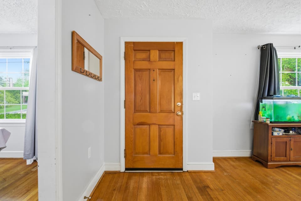 705 W Main Street, photo 4 of 40