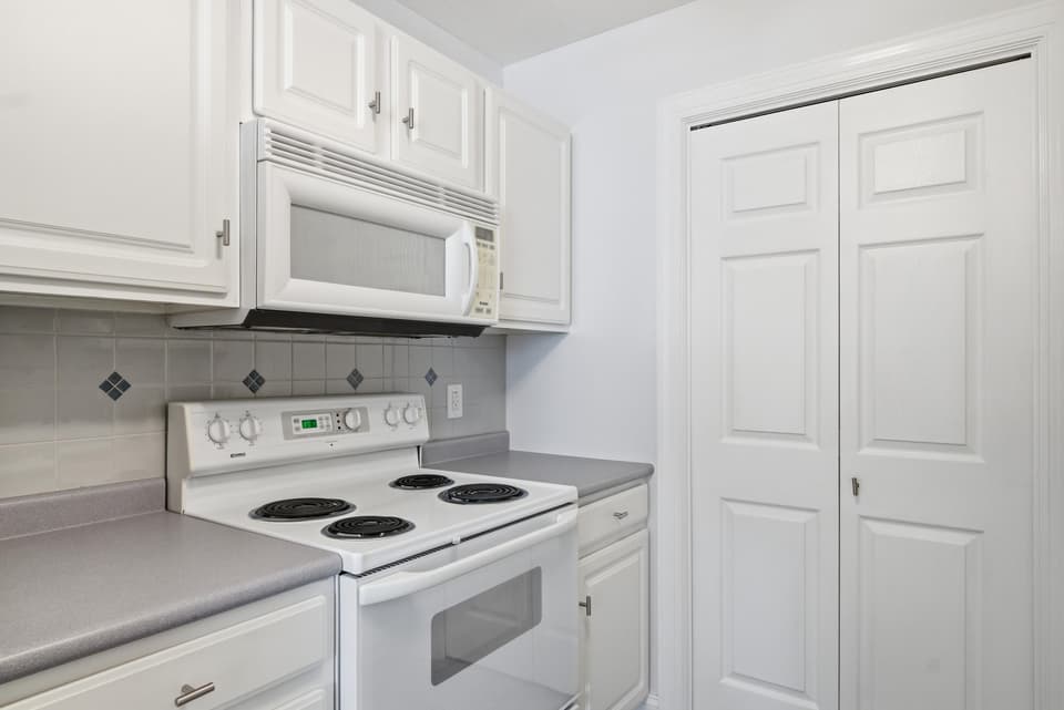 450 Silver Leaf Drive, photo 14 of 27