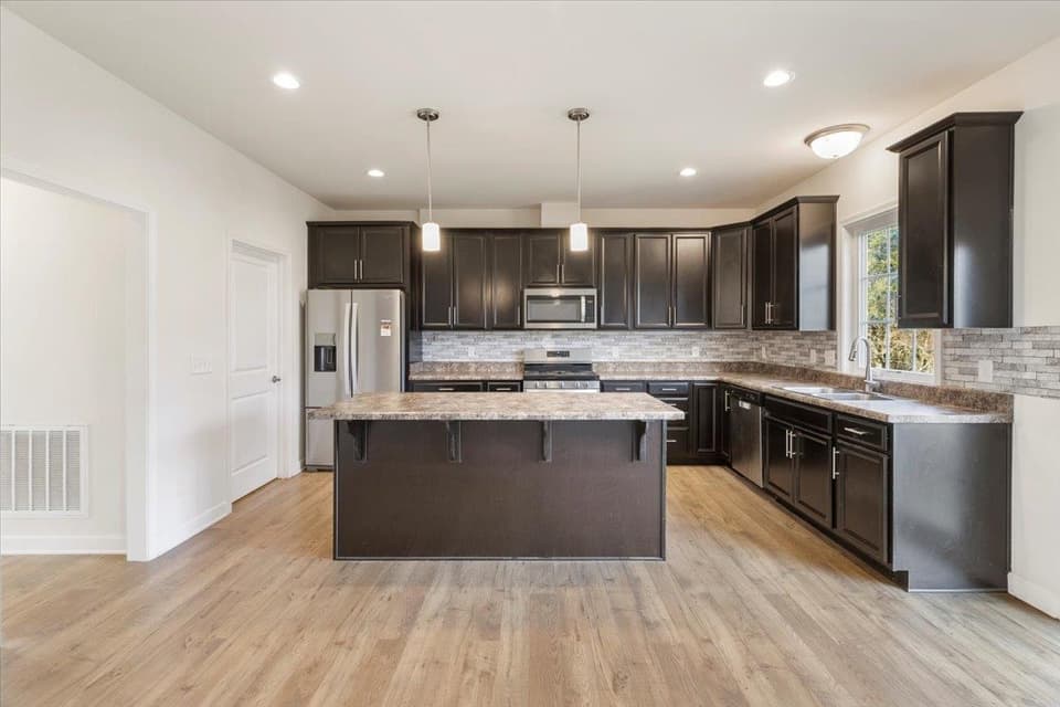 820 Jefferson Circle, photo 27 of 40