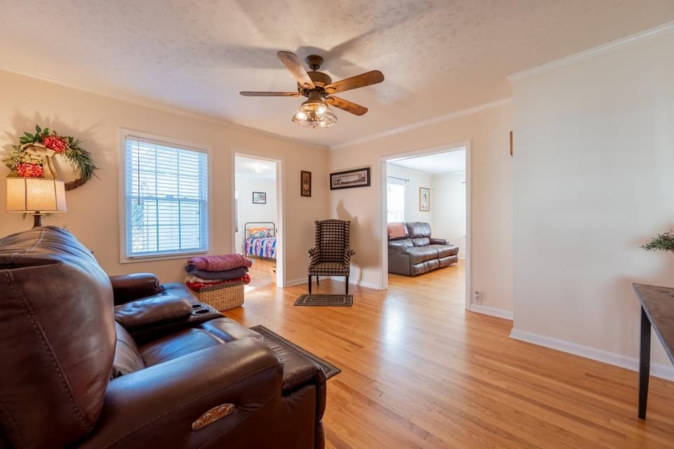 315 Montgomery Street, photo 17 of 40