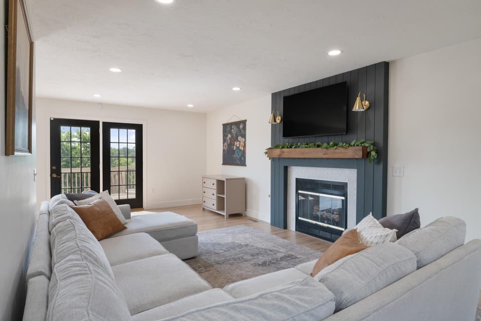 180 Sapphire Avenue, photo 12 of 40