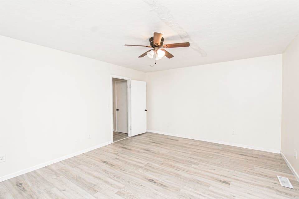 1265 Flint Drive, photo 15 of 35
