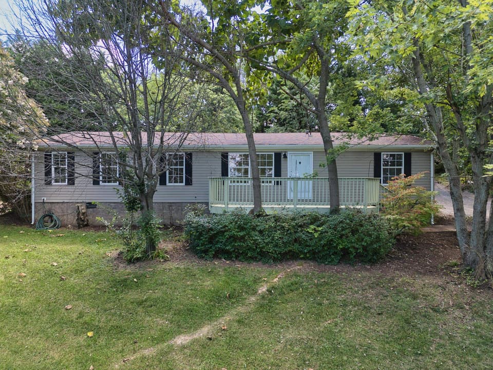 475 Dunlap Drive NE, photo 2 of 40