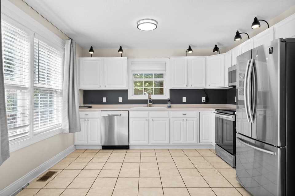 510 Oak Tree Boulevard NW, photo 11 of 33