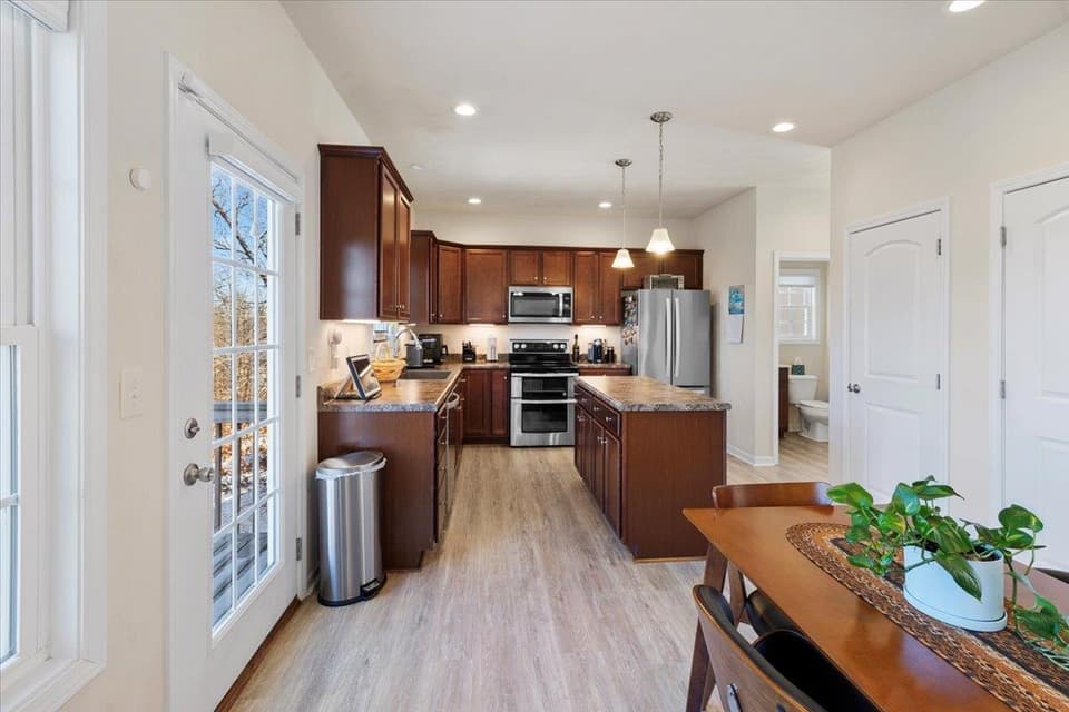 1140 Crosscreek Drive, photo 16 of 40
