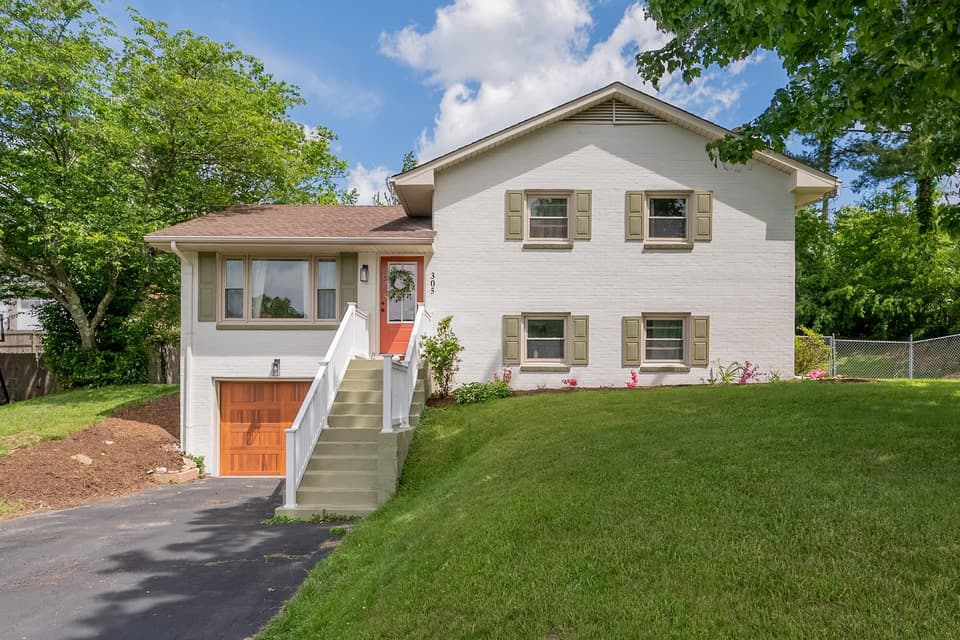 305 Overland Drive, photo 2 of 40