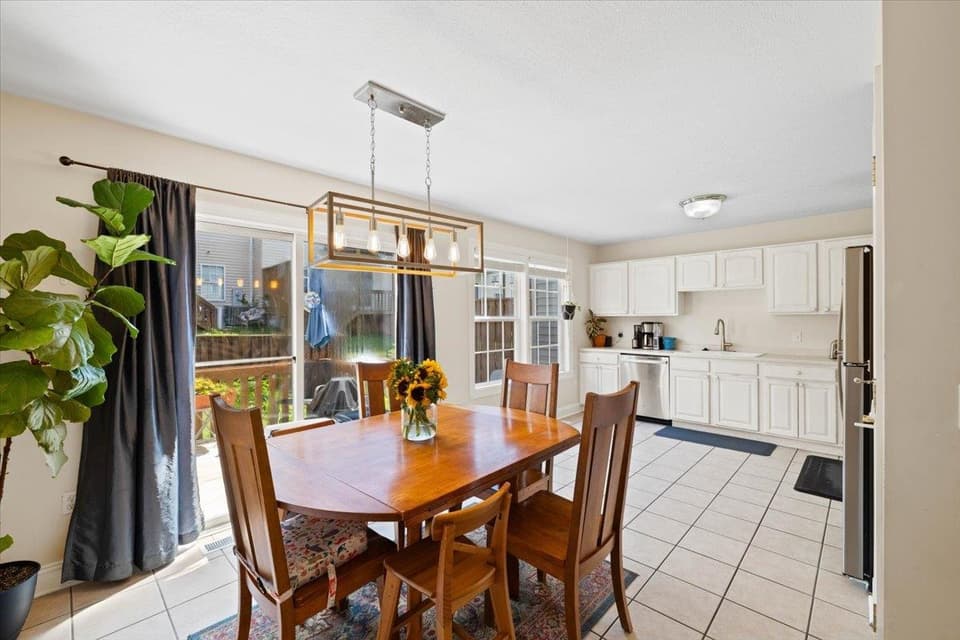 410 Oak Tree Boulevard, photo 5 of 29