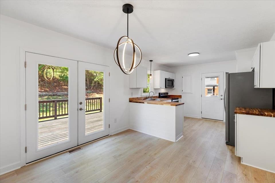 2435 Glade Drive SE, photo 9 of 40