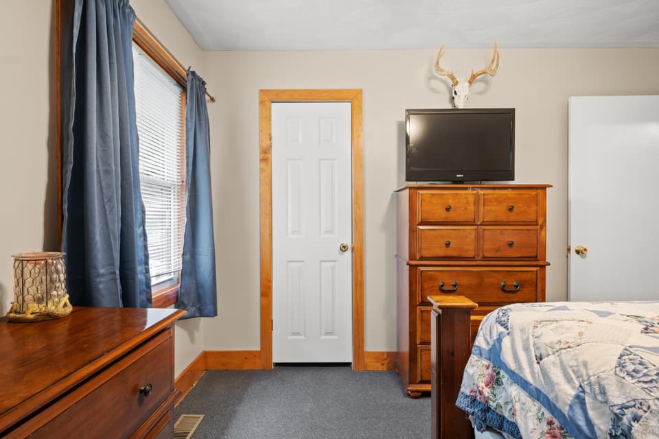 490 Sunnyside Lane, photo 28 of 36