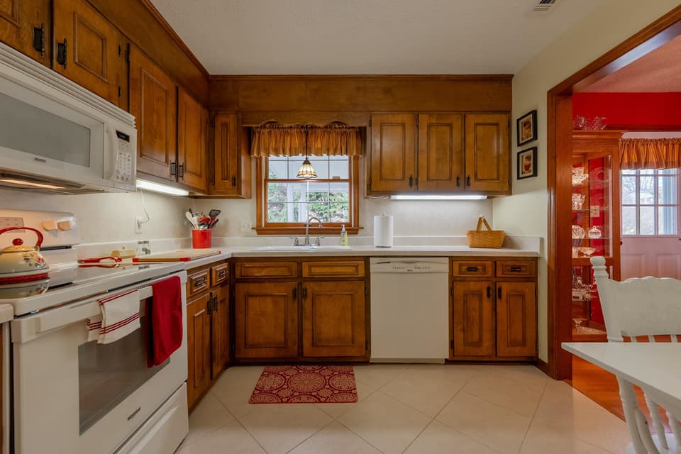 765 Atkinson Road, photo 18 of 40