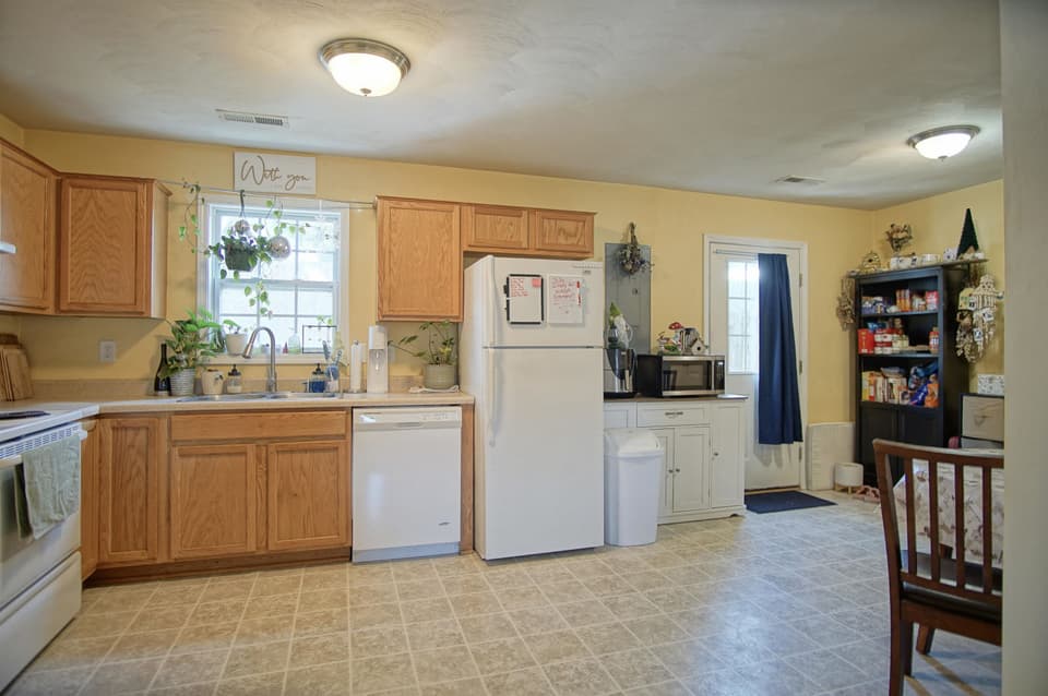 90 Salem Lane, photo 13 of 33