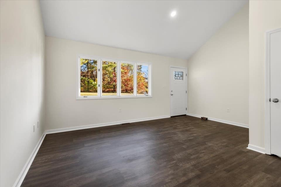 395 Cherokee Drive, photo 13 of 40