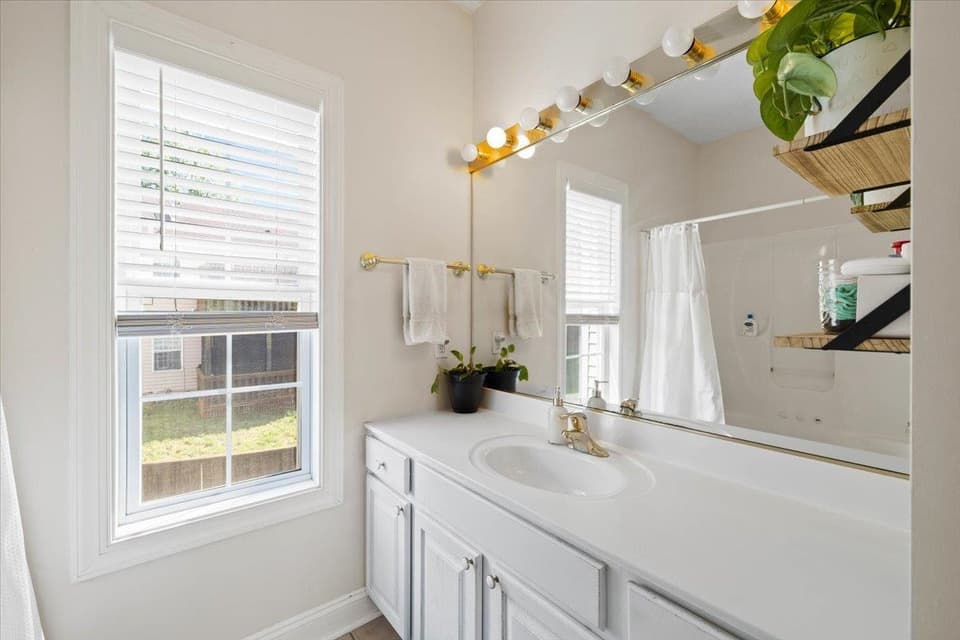 410 Oak Tree Boulevard, photo 16 of 29