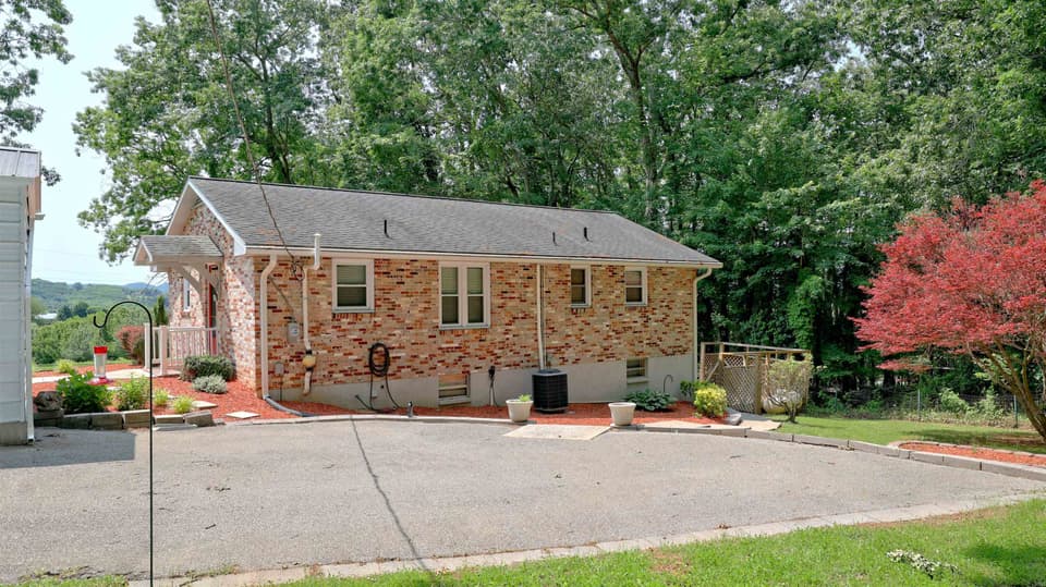 2611 Kings Court, photo 8 of 40