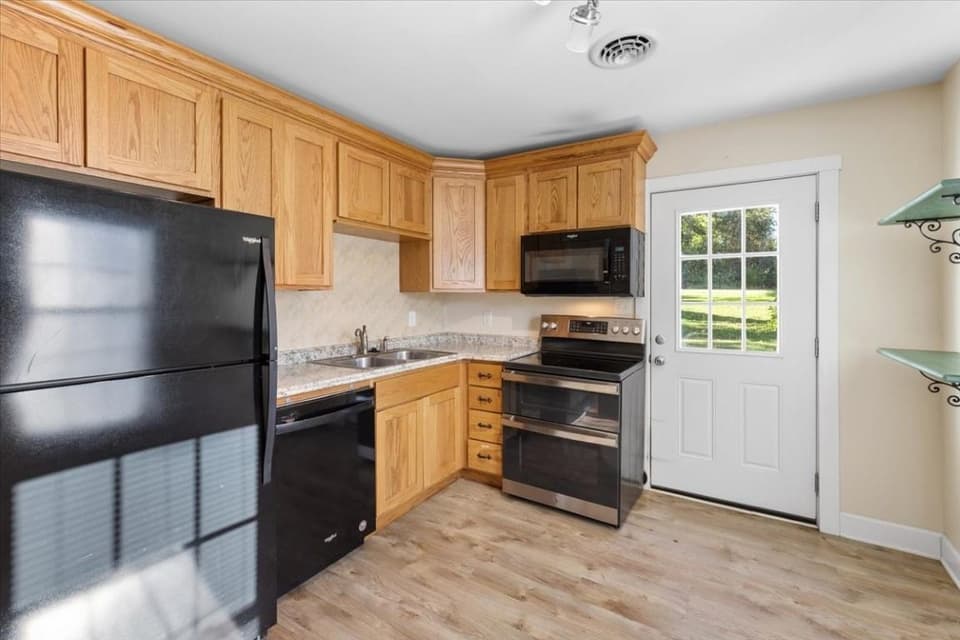 930 Forest Street, photo 24 of 36